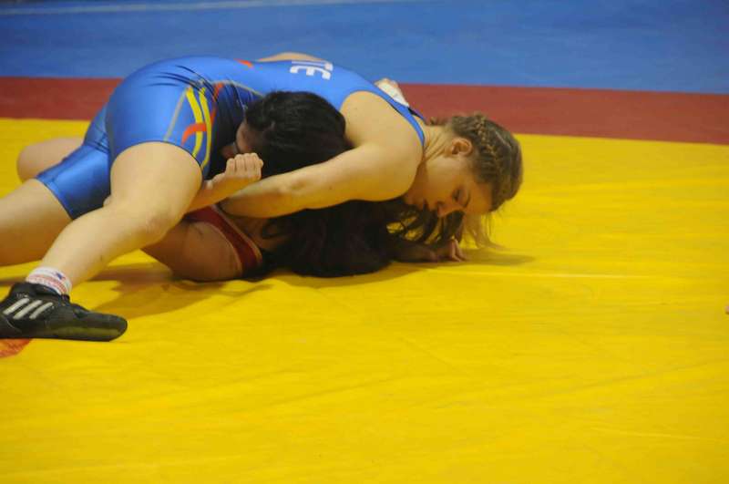 Navarra "borda" el Campeonato de Espa&ntilde;a Junior y Escolar de Lucha